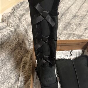 Brand New IN THE BOX 11 BOW UGGS